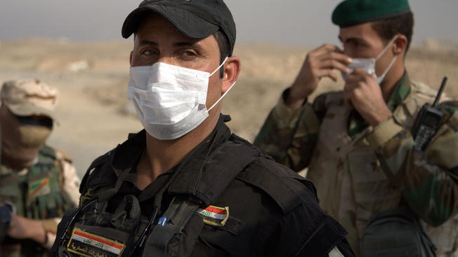 Toxic fumes from sulphur phosphates plant burns in Iraq Mosul