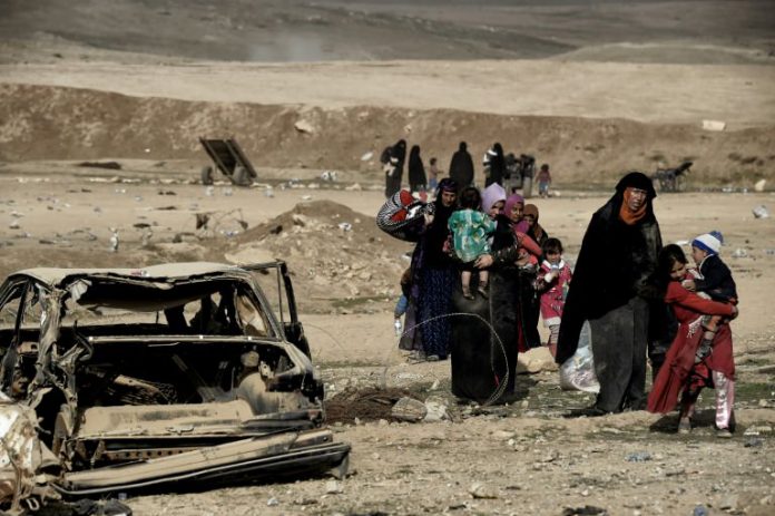 Mosul residents flee battle advances