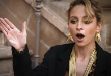 Nicole Richie smacked in face when high-five goes wrong during awkward interview Nicole Richie smacked in face when high-five goes wrong during awkward interview