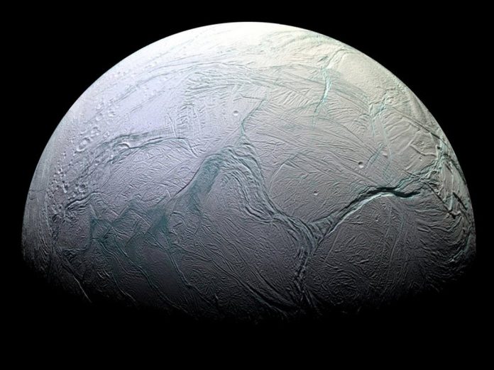 Enceladus Life may thrive in an underground ocean