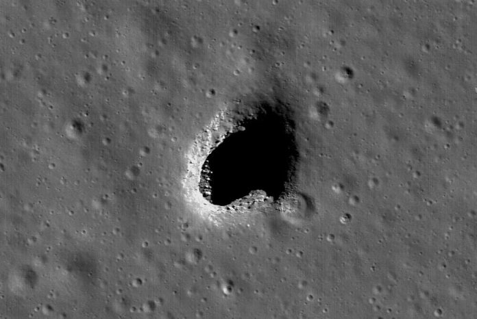 Researcher found the perfect place to build a permanent base on the moon