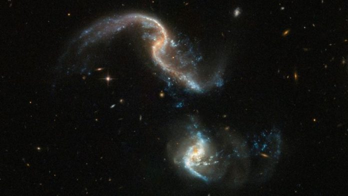 Hubble captures new image of two colliding galaxies (Picture)