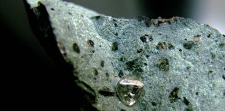 Scientist found diamond in the Erath’s mantle at the first time Researchers Discover New Form Of Ice Trapped In Diamonds