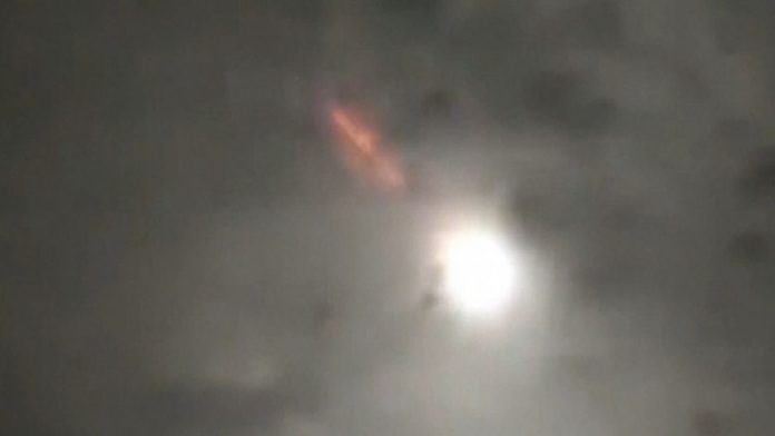 China: Blazing METEOR lights up night sky (Watch)