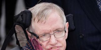 Stephen Hawking’s words reach out to black hole Stephen Hawking's words reach out to black hole