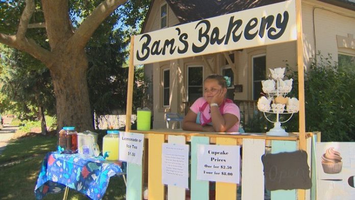 Bentlee Martinez is baking, Girl Sells Cupcakes to Buy Food for the Homeless