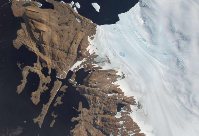 New map of Antarctica shows the icy continent in "stunning detail"