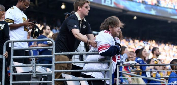 Giants fan: Saints Fan Helping Disabled Fan Stand (Picture)