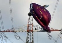 Hot air balloon in pylon: Six people have been rescued Hot air balloon in pylon: Six people have been rescued