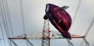 Hot air balloon in pylon: Six people have been rescued Hot air balloon in pylon: Six people have been rescued