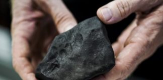 Research: Detective mission to characterize and trace the history of a new African meteorite —