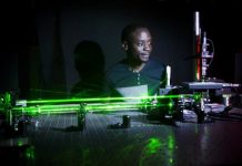 Tech: New device for manipulating and moving tiny objects with light — (Report)