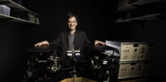 Study: Tiny eye movements affect how we see contrast — (Details)