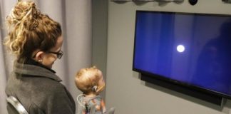 Offbeat: Hearing and deaf infants process information differently —