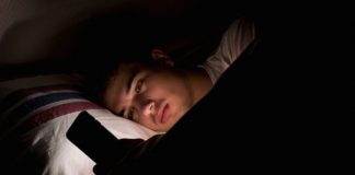 Research: Screen time — even before bed — has little impact on teen well-being —