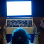 Study: Daily exposure to blue light may accelerate aging, even if it doesn’t reach your eyes — (Details)