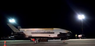 Secret Air Force spaceplane returns to Earth after 780-day mission Secret Air Force spaceplane returns to Earth after 780-day mission