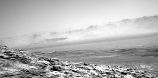 NASA’s Curiosity rover posts stunning black and white desolate image NASA’s Curiosity rover posts stunning black and white desolate image