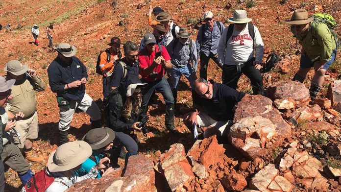 Researchers Investigate Ancient Life in Australia