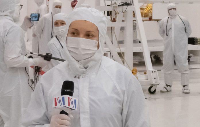 Report: Media Meet NASA's Mars 2020 Rover and Builders