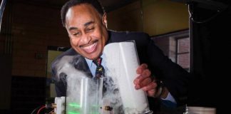 Time Travel: This Astrophysicist Wants to Build a Time Machine Time Travel: This Physicist Wants to Build a Time Machine