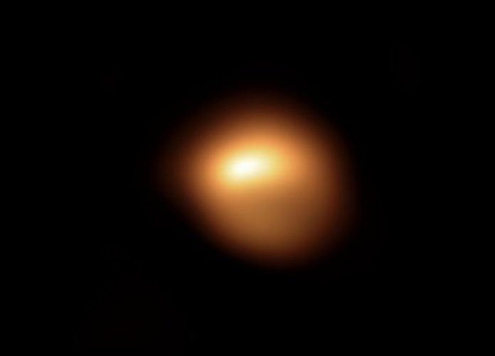 ESO telescope sees surface of dim Betelgeuse