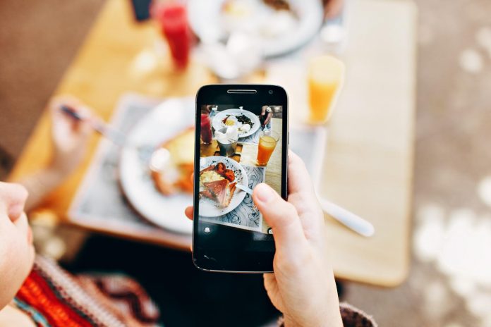 Social media users 'copy' friends' eating habits