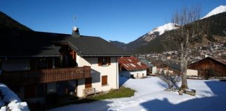 Virus: 5 UK citizens contract coronavirus at French ski resort Virus: 5 UK citizens contract coronavirus at French ski resort