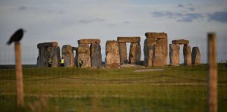 Researchers find prehistoric underground structures near Stonehenge Researchers find prehistoric underground structures near Stonehenge