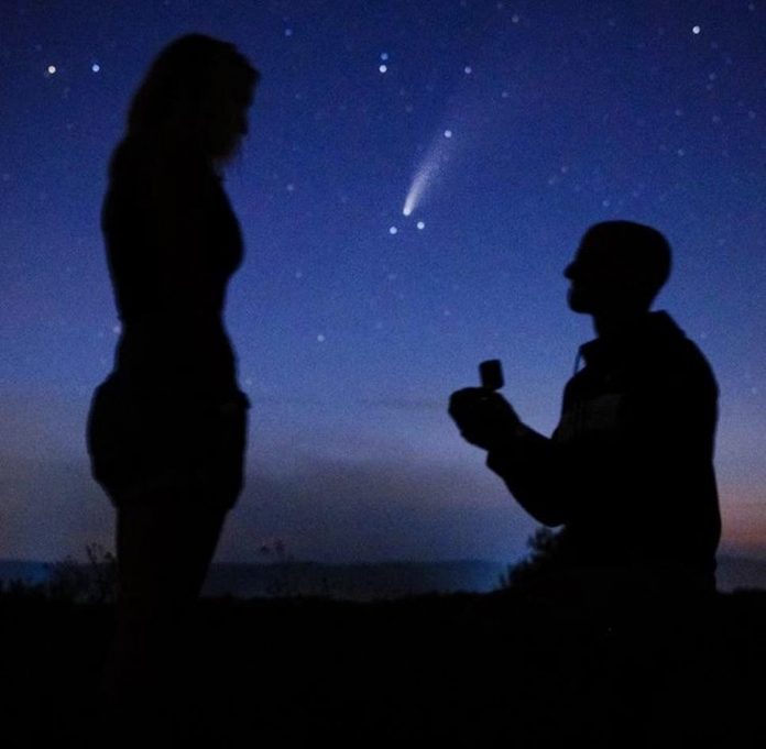 Cosmic proposal: couple's starry engagement under rare Neowise comet