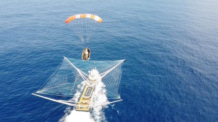 Video: SpaceX catch its nosecone fairing with ease