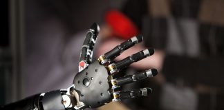Bionic hand in prototype state gives amputee ability to ‘feel’ Bionic hand in prototype state gives amputee ability to 'feel'