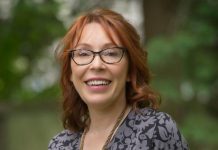 Smart parrots need more stimulation, says study Smart parrots need more stimulation, says study