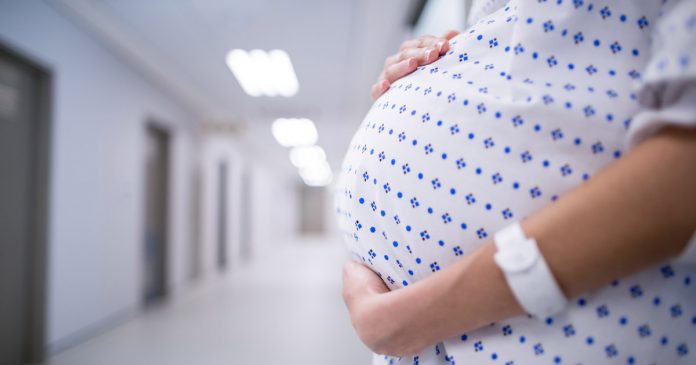 Adverse pregnancy outcomes linked to advanced maternal age