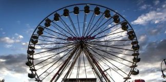 Amusement park and mall rides injure more than 4,400 kids a year Amusement park and mall rides injure more than 4,400 kids a year