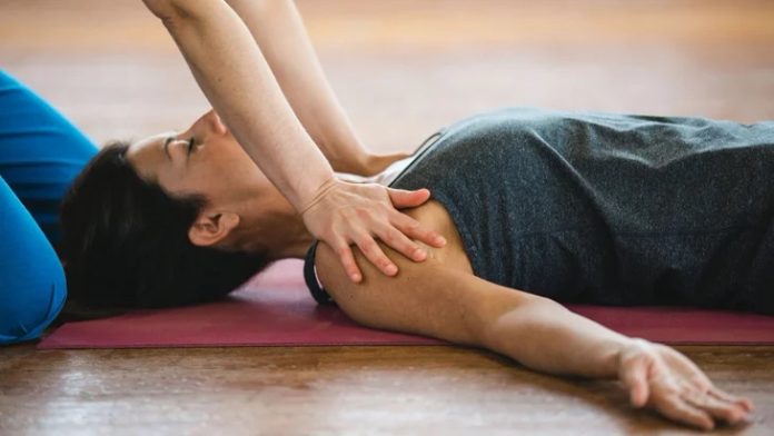 Reiki practitioner’ stay out of the way and let the energy do the work Reiki practitioner’ stay out of the way and let the energy do the work