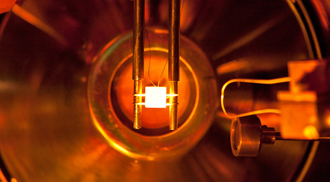Scientists stick out their necks to understand how fusion plasmas fuel up