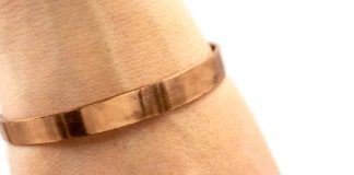Copper bracelets and magnetic wrist straps are ineffective against arthritis Copper bracelets and magnetic wrist straps are ineffective against arthritis