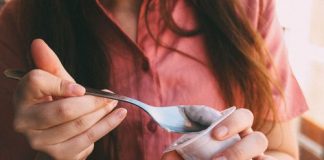 Research shows eating yogurt four times a week may decrease diabetes risk Research shows eating yogurt four times a week may decrease diabetes risk