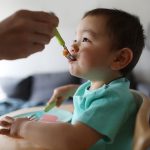 Breastfed babies may make easier transition to solids Breastfed babies may make easier transition to solids