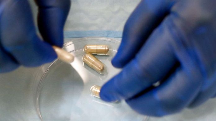 Frozen feces in a pill cures Clostridium difficile infection