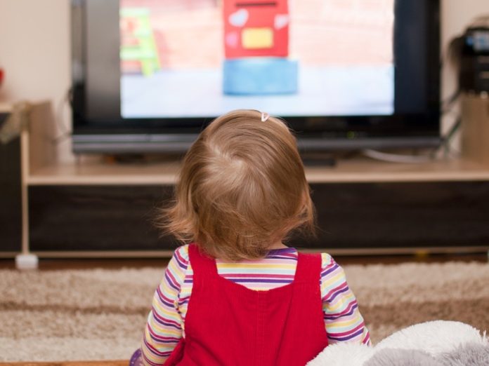 Television impairs children's theory of mind development