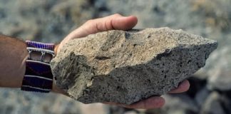 Kenyan rockhound finds oldest known stone tool Kenyan rockhound finds oldest known stone tool