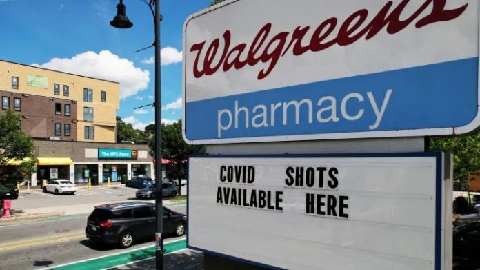 COVID vaccine Scheduling: Pharmacy staff from Walgreens, CVS say they're at a breaking point