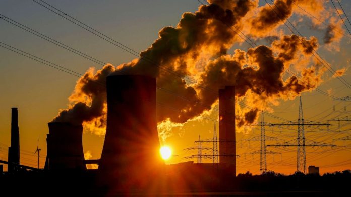 Scientists Warn of 'Dangerous Future' if Global Emissions Aren't Cut Urgently