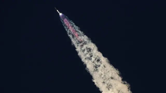 Elon Musk’s SpaceX launches Starship rocket and catches booster with ‘chopsticks’ in astonishing test flight Elon Musk’s SpaceX launches Starship rocket and catches booster with ‘chopsticks’ in astonishing test flight