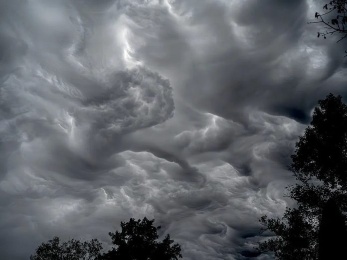 What are these wave-shaped clouds? Asperitas clouds seen over Canada, explained