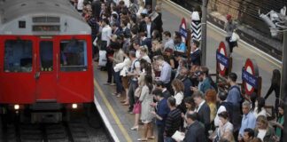 Striking Tube drivers demand 75pc discount on train journeys nationwide Striking Tube drivers demand 75pc discount on train journeys nationwide