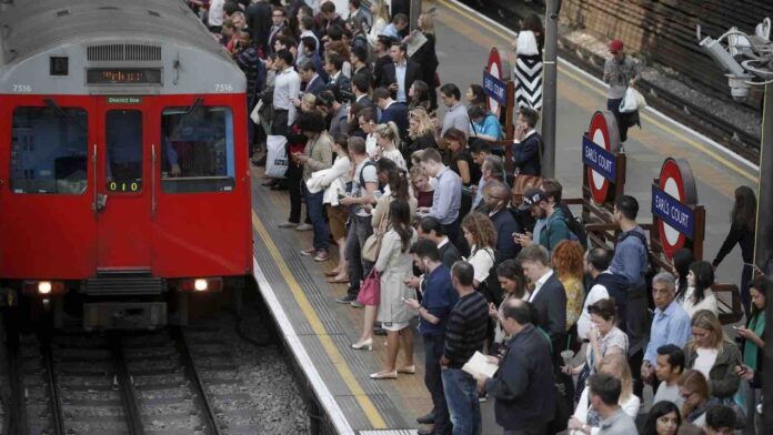 Striking Tube drivers demand 75pc discount on train journeys nationwide