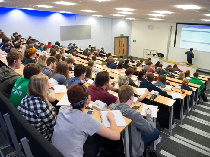 University lecturers stage five-day walkout during freshers week